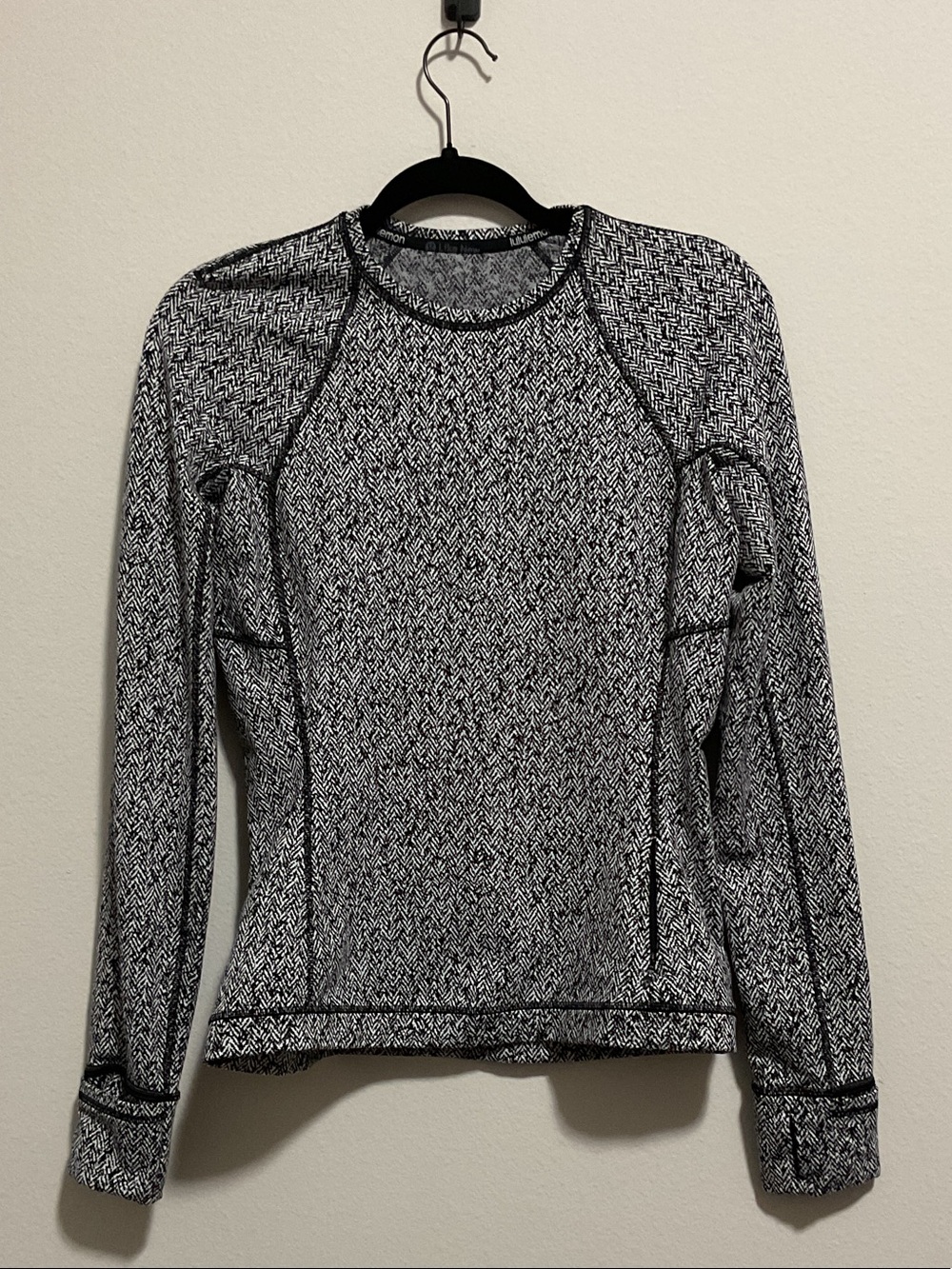 Lululemon Runderful Long Sleeve Top (LIKE NEW, EXCELLENT CONDITION)